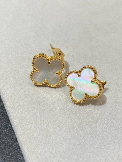 [Jelwelicorn]CLOVERS BIG  20MM  WHITE MOP STUD 1 MOTIFS EARRINGS