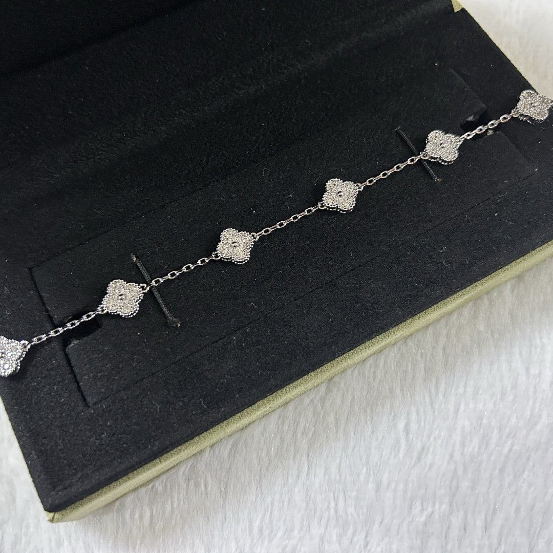 [JEWELICORN]CLOVER 6 MOTIF DIAMOND BRACELET