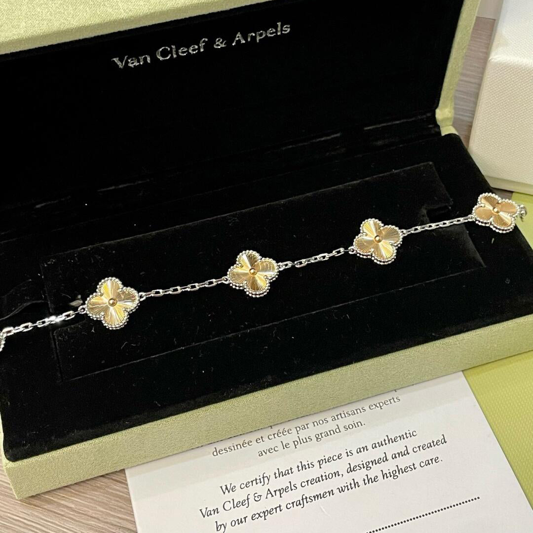[JEWELICORN]CLOVER  5 MOTIFS  CHRISTMAS LIMITED EDITION BRACELET