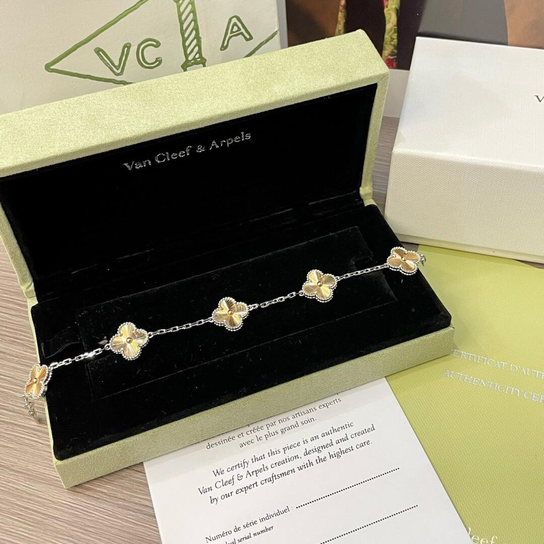 [JEWELICORN]CLOVER  5 MOTIFS  CHRISTMAS LIMITED EDITION BRACELET